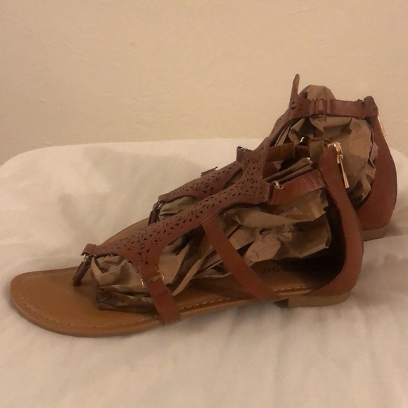 Bamboo sandals (not made of bamboo Co. name) brown size 8 - Picture 2 of 3